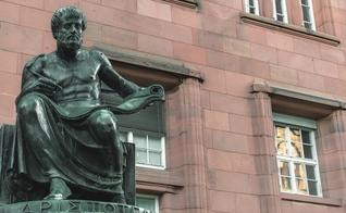 Estátua de Aristóteles. (Foto: Couleur / Pixabay)