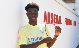 O britânico Bukayo Saka é um cristão devoto. (Foto: Bukayo Saka/Instagram)