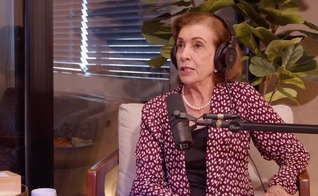 Cris Poli, mais conhecida como Supernanny, em entrevista ao Positivamente Podcast. (Foto: Captura de tela/YouTube Positivamente Podcast)