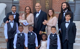 Tony Dungy, sua esposa Lauren e seus filhos. (Foto: Facebook/Tony Dungy).