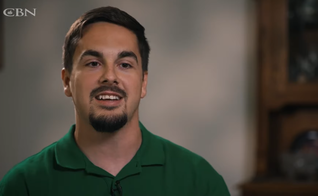 Sam Bishop havia perdido a esperança de viver até encontrar Jesus. (Foto: YouTube/The 700 Club).