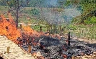 Casa de uma família cristã totalmente destruída pelo fogo. (Foto: Portas Abertas)