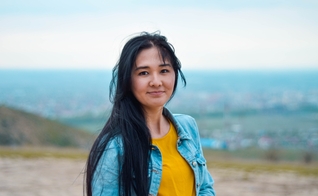 Jen, de 22 anos, está testemunhando como Deus a salvou de ser violentada. (Foto: Imagem ilustrativa/Unsplash/Irene Strong).