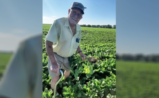 Earl Mallinger ainda tem uma vida ativa no campo, aos 105 anos. (Foto: Arquivo pessoal/Earl Mallinger)