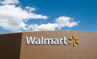 Walmart anunciou que cobrirá despesas de aborto para suas funcionárias nos EUA. (Foto: Walmart Corporate)