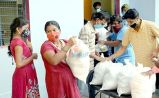  Seema, o marido e os filhos estavam desnutridos e lutavam para colocar comida na mesa. (Foto: International Mission Board).