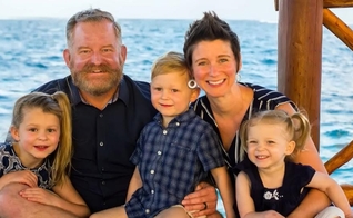 Jim Domen e sua família. (Foto: Divulgação/Site Jim Domen)