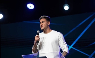 Pedro Guilherme tem testemunhado publicamente a sua fé em Cristo. (Foto: Igreja Batista Atitude).