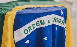 Bandeira do Brasil. (Foto: Unsplash/Rafaela Biazi)