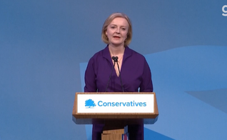 Liz Truss é eleita a nova primeira-ministra do Reino Unido. (Captura de tela/G1)