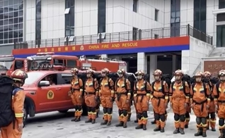 Corpo de bombeiros da China. (Foto: Captura de tela/Vídeo G1)