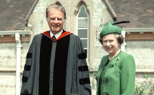 Billy Graham com a rainha Elizabeth II em 1989. (Foto: Associação Evangelística Billy Graham)