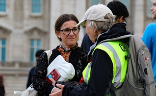 Capelães da equipe de Billy Graham ministrando em Londres. (Foto: Billy Graham Evangelistic Association)