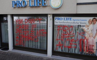 Os escritórios da associação Pró-vida em Emmenbrücke (Lucerna) foram vandalizados em setembro de 2021. (Foto: Evangeliques.info)