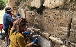 Turistas em uma escavação arqueológica em Israel (Foto: Israel Nature and Parks Authority)