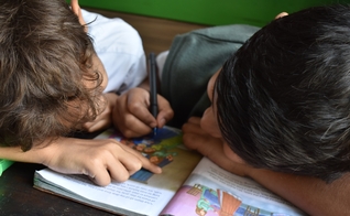 Muitas igrejas estão deixando de lado o discipulado infantil. (Foto: Unsplash/André Ebrahim)