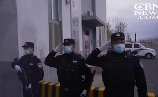 Membros do Partido Comunista Chinês cometem atrocidades dentro dos campos de concentração. (Foto representativa: Captura de tela/Vídeo CBN News)