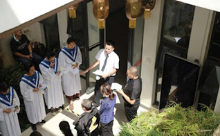 Pastor Dai Zhichao pregando no funeral. (Foto: ChinaAid)
