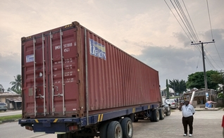 Um contêiner de Bíblias está retido há 6 meses na Filipinas. (Foto: Imagem ilustrativa/Facebook/Mission Cry).