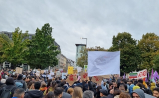 Protestos em Berlim, por Mahsa Amini. (Foto: Wikimedia Commons)