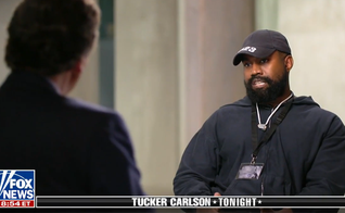 Kanye West em entrevista ao "Tucker Carlson Tonight". (Captura de tela/FoxNews)