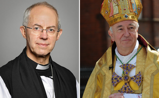 O arcebispo de Canterbury, Justin Wellby [à esq]; o arcebispo da Igreja Católica da Inglaterra, Vincent Nichols. (Fotos: Roger Harris/Creative Commons e Marcin Mazur/CCN)