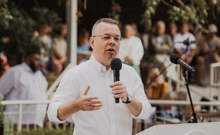 Pastor Andrew Brunson, na Festa dos Tabernáculos, organizada pela Embaixada Cristã Internacional em Jerusalém. (Foto: Reprodução/Facebook International Christian Embassy Jerusalem, ICEJ)