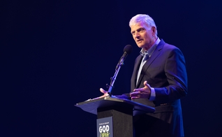  O juiz considerou que o centro de eventos discriminou Graham por suas opiniões cristãs. (Foto: Facebook/Billy Graham Evangelistic Association).