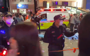 A Coreia do Sul está em luto oficial pela tragédia que matou mais de 150 pessoas. (Foto: Reprodução/Twitter/Siraj Noorani).