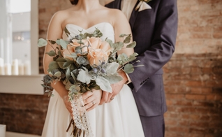 O estudo “Atitudes face ao casamento e ao compromisso” entrevistou 2 mil adultos que já se casaram. (Foto: Imagem ilustrativa/Unsplash/ Olivia Bauso).
