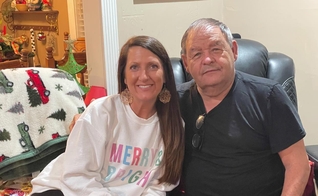 Jocelynn James ao lado do policial Terrell Potter. (Foto: Facebook/Jocelynn James Edmonds)