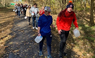 O grupo de jovens já ajudou a construir três poços no campo missionário. (Foto: AG News).