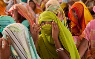 Mulheres na aldeia de Kankradara, em Rajastão, na Índia. (Foto: UN Women/Gaganjit Singh Chandok)