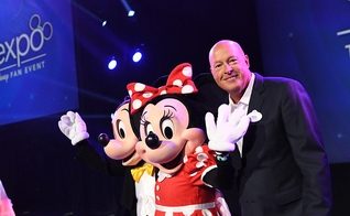 Bob Chapek foi substituído, após a empresa apresentar baixos resultados no quarto trimestre. (Foto: Flickr/Walt Disney Television).