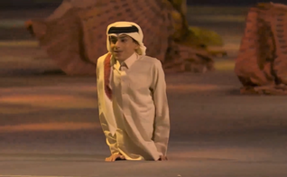 Ghanim Al-Muftah superou uma síndrome rara e se tornou um palestrante famoso no Catar. (Foto: Reprodução/YouTube/ALVIEVA).