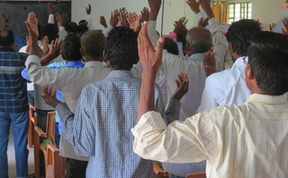 Indianos que abandonam o hinduísmo e se convertem a Cristo são atacados com violência. (Foto representativa: Portas Abertas)