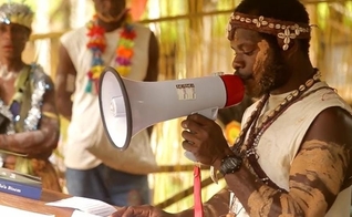 Líder da tribo YembiYembi. (Foto: Captura de tela/YouTube Radius International)