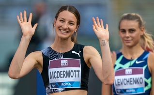 A saltadora australiana Nicola McDermott (frente) na Rome Diamond League 2020. (Foto: Chris Cooper/ Wikimedia/Creative Commons)