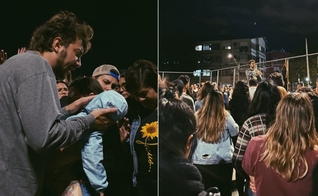 O movimento “Jesus Reina” prega em uma praça de Porto Alegre. (Foto: Jesus Reina).