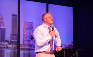 Mark Bishop não sofreu nenhum tipo de lesão, em um verdadeiro milagre. (Foto: Facebook/GracePointe Baptist Church).