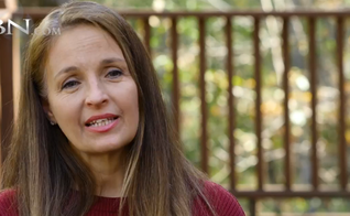 Angie testemunha o milagre de sua recuperação. (Captura de tela/CBN News)