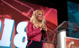 Kaya Jones em um evento estudantil na Flórida. (Foto: Gage Skidmore/ Wikimedia Commons) 