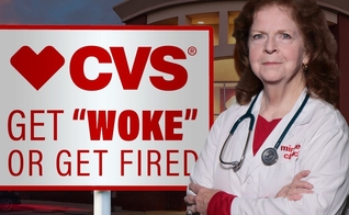 A enfermeira J. Robyn Strader entrou com uma ação contra CVS Health após demissão por posição religiosa. (Imagem: First Liberty Institute)