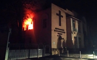Uma igreja evangélica em Kherson foi atingida durante bombardeio russo. (Foto: Facebook/Поліція Херсонської області).