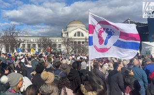 Milhares de pessoas se reuniram no National Mall na sexta-feira pela primeira vez desde que Roe v. Wade foi derrubado em junho. (Captura de tela/Fox News)