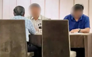 O presidente da Aliança de Igrejas no Vietnã foi interrogado por dois policiais. (Foto: Portas Abertas)