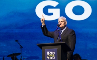 Franklin Graham exortou os cristãos a anunciarem Jesus para um mundo perdido. (Foto: Facebook/Franklin Graham).