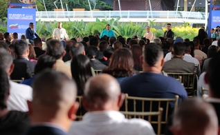 O presidente Nicolás Maduro em encontro com os líderes do Movimento Cristão Evangélico da Venezuela. (Foto: Prensa Presidencial/Milagros Nuñez)