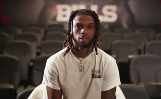 Damar Hamlin em seu vídeo de agradecimento. (Foto: Reprodução/Youtube/Buffalo Bills)