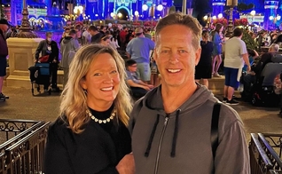 Após relutar, Karen Kingsbury teve um encontro com Deus e se casou com Don. (Foto: Instagram/Karen Kingsbury).